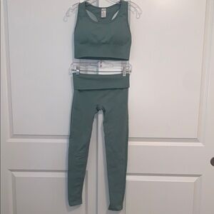 LOVE FITNESS BRAND NEW SIZE MEDIUM TWO PIECE MATCHING ATHLETIC SET